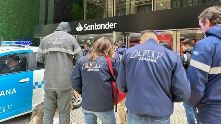 Tras salto del dólar blue, AFIP vuelve a activar operativo en cuevas de la City porteña