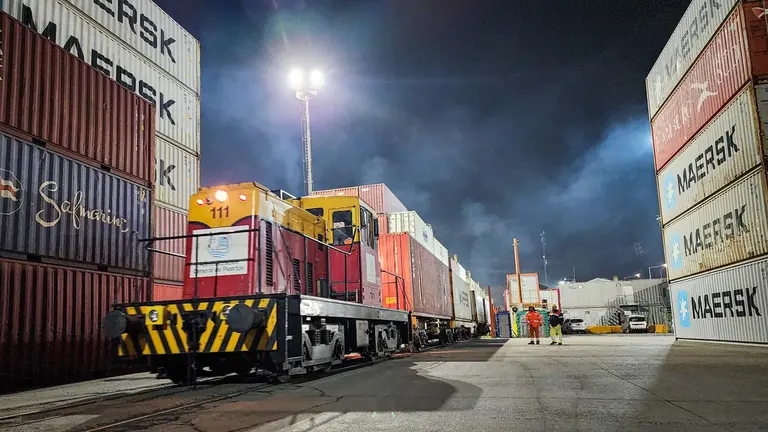 Desde APM Terminals Buenos Aires, se llevó adelante la primera operación ferroviaria en el puerto de Buenos Aires para la industria automotriz