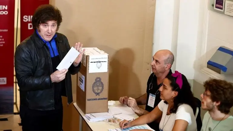 Votó Javier Milei: "Esperemos que mañana haya más esperanza y no tanta continuidad de decadencia"