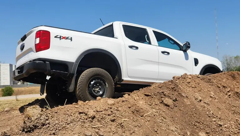 Esta camioneta tiene la mejor versión "base" y cuesta apenas la mitad de precio que una full
