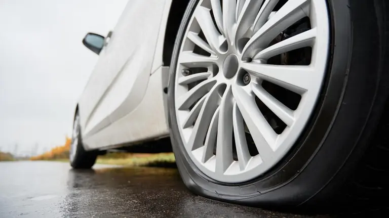 El ingenioso invento para cambiar una rueda pinchada en menos de 10 minutos