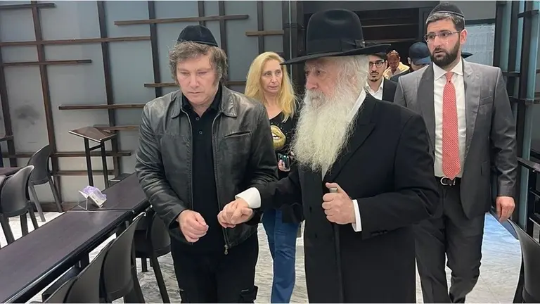 Javier Milei visitó la tumba del "rebe de Lubavitch" en Nueva York: cómo sigue su agenda