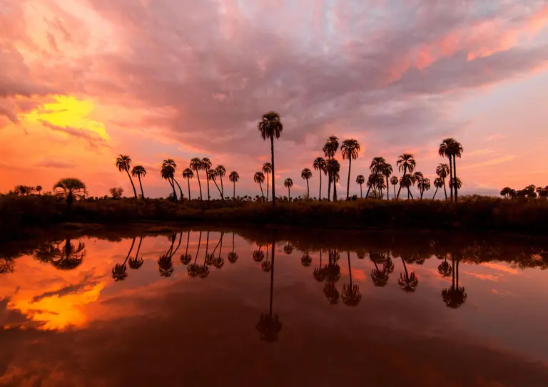En qué lugar se encuentra el paisaje costero con el mejor atardecer y qué actividades se pueden hacer