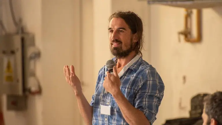 Es argentino, se fue a andar en bicicleta por África e ideó una startup para reducir la huella de carbono