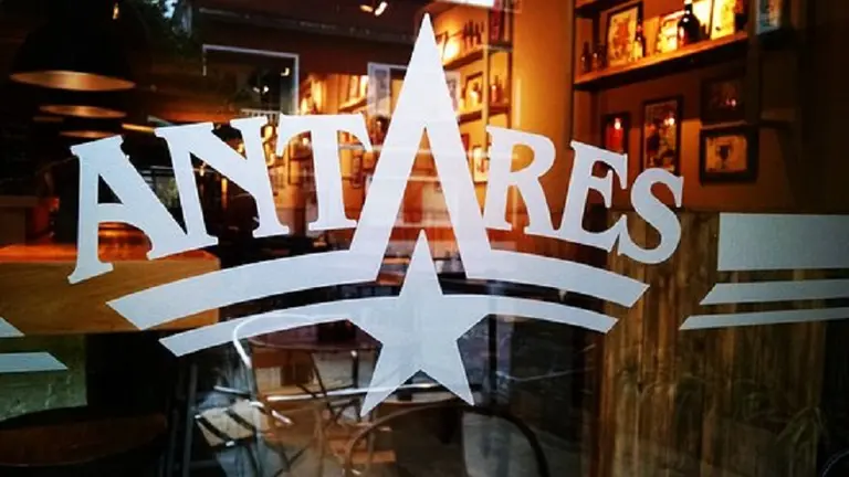 Cervezería Antares, en riesgo: paro indeterminado podría paralizar la producción y el abastecimiento