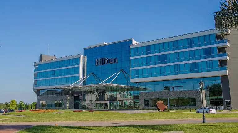 Hilton Pilar ilumina tus fiestas