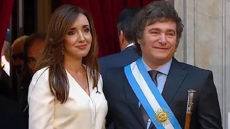 Javier Milei juró, escribió "Viva la Libertad, carajo" y se convirtió en el nuevo Presidente de la Nación