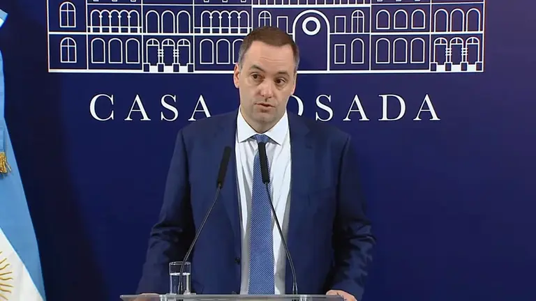 Adorni apuntó a La Cámpora por los gastos en el PAMI: "Hubo limpieza de empleo militante"