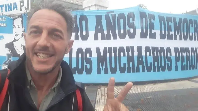 Ordenan detener al hombre que le arrojó una botella a Javier Milei en la asunción presidencial