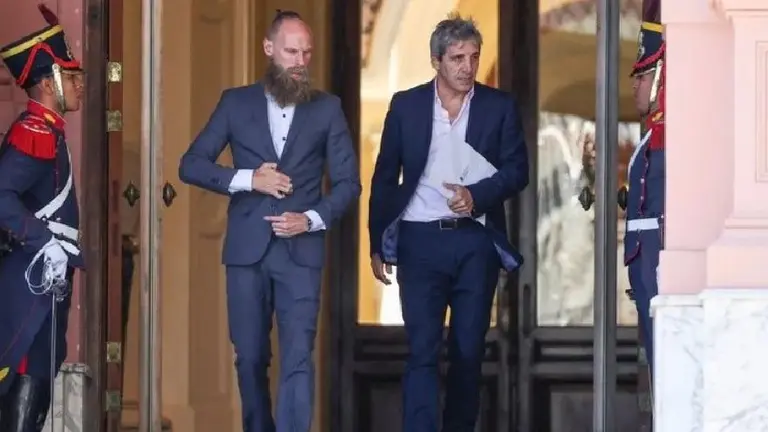 Fuerte expectativa antes de los anuncios económicos: Javier Milei recibió a Luis Caputo en la Rosada