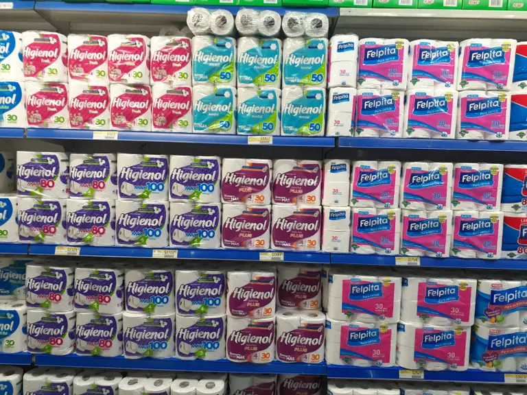 Por qué ir al baño en Argentina es más caro que en Dubái