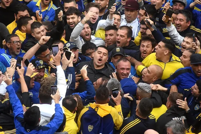 Riquelme es el nuevo presidente de Boca, con más del 64% de los votos