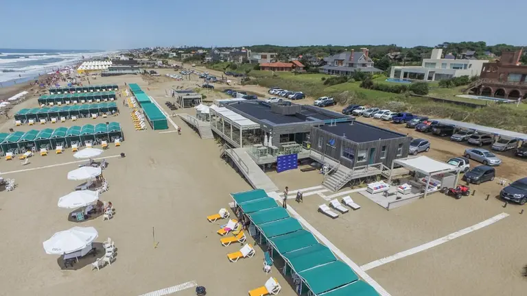 Rada Beach inaugura su octava temporada