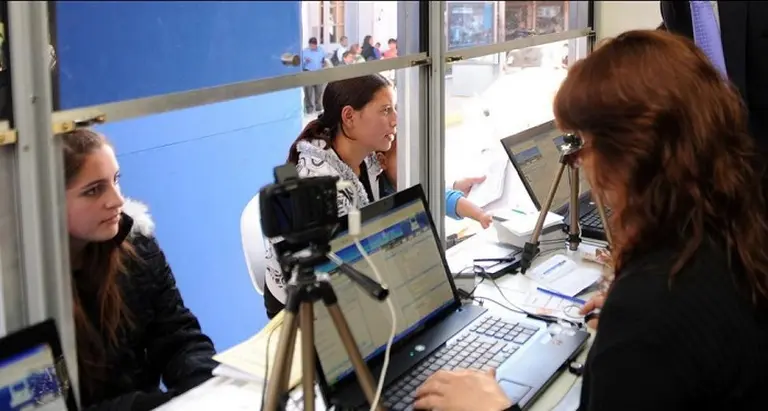 Plan de ajuste: qué empleados públicos sí podrán renovar su contrato y por cuánto tiempo