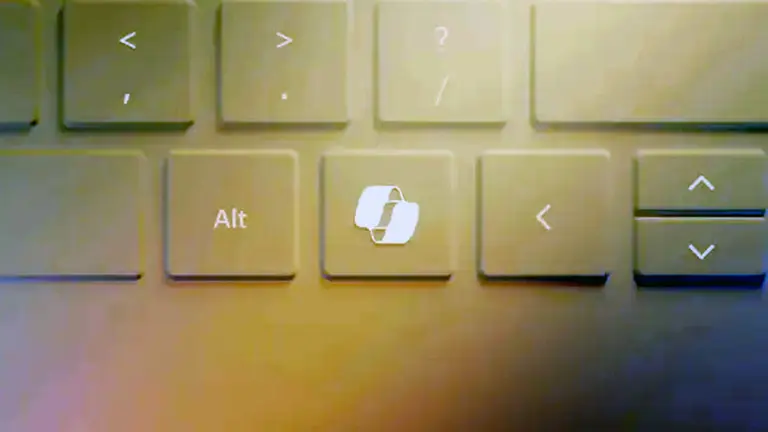 Cambio histórico en los teclados de PC: Microsoft lanza una tecla para su inteligencia artificial Copilot