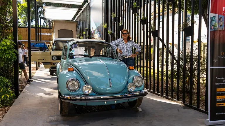 Es jefa de Ginecología de un hospital porteño y un VW Escarabajo restaurado se convirtió en su cable a tierra