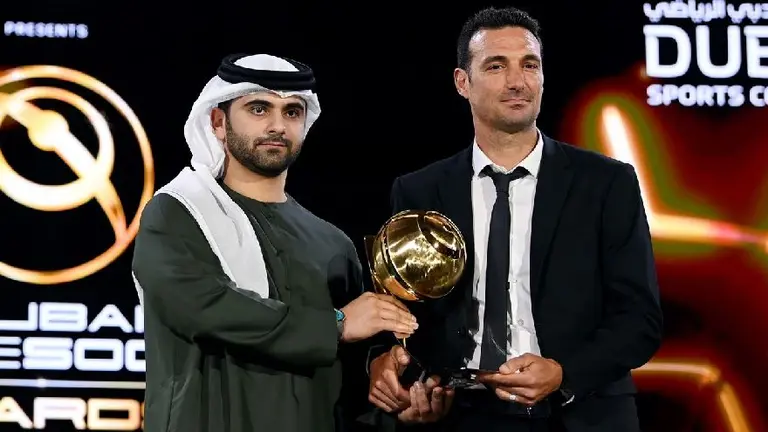Las emotivas palabras de Scaloni al recibir el Globe Soccer Award:  "Se lo dedico a mi país y a mi gente"
