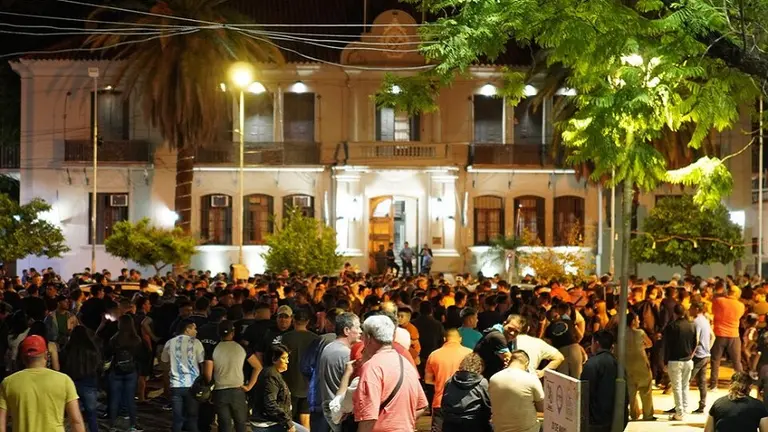 Fuerte rechazo a las cuasimonedas en La Rioja: empleados públicos no quieren cobrar con este "billete"