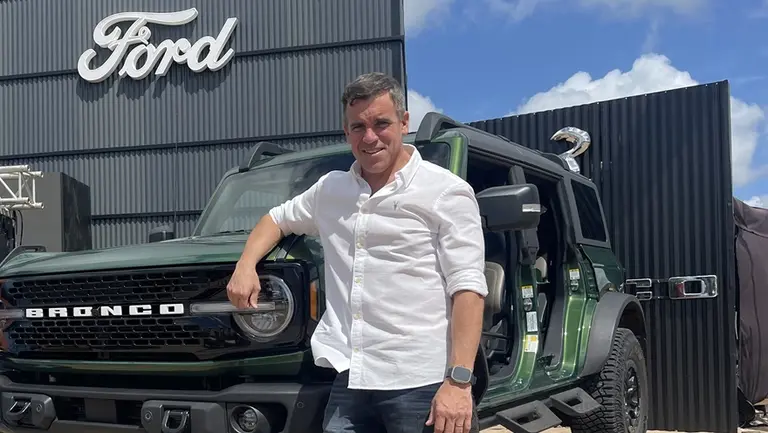 Ford no para la producción y espera crecer en un mercado que cae: la visión del Presidente