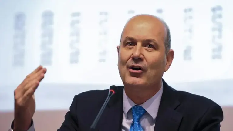 Federico Sturzenegger defendió los aumentos de las prepagas: "Es un reacomodamiento"