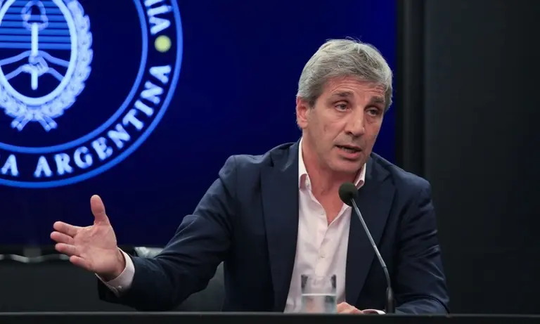 Luis Caputo: "En enero ya estamos en equilibrio financiero"