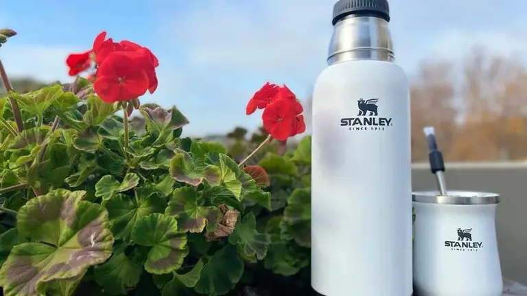 La marca de termos Stanley retira productos de la venta por ser riesgosos para la salud