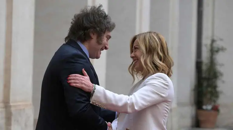 Giorgia Meloni con Javier Milei