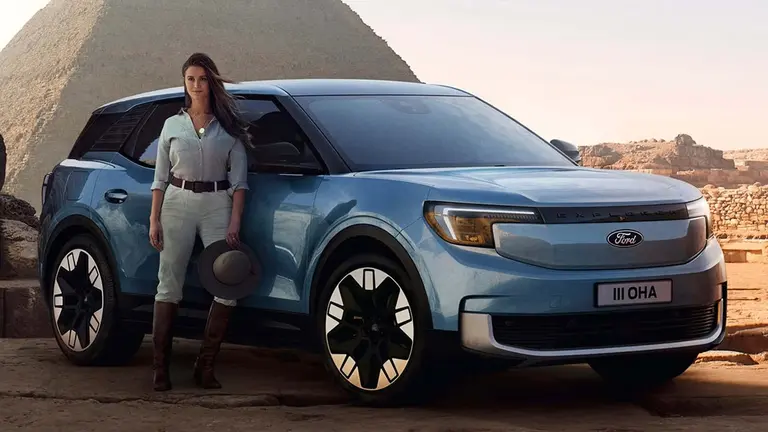 Con 25 años, da la vuelta al mundo en el Ford Explorer eléctrico y rompe todos los récords