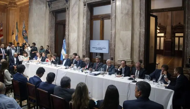 Se reúne la Bicameral y fijará un esquema para analizar el DNU de desregulación económica