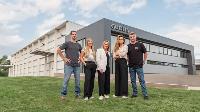 Cómo hace la fábrica de alfajores Guolis para sobreponerse al desplome del consumo