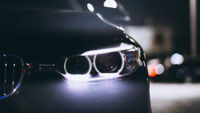 ¿Cuánto sale cambiar las ópticas de un auto?