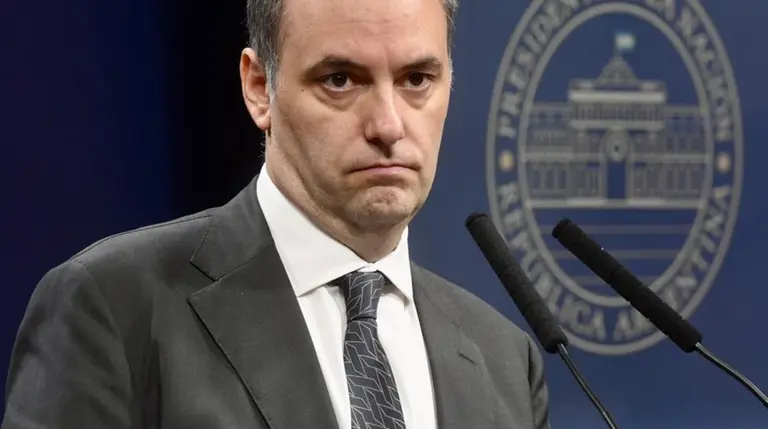 El Gobierno dará de baja 15 mil contratos en el Estado y suspenderá la operatoria de miles de cooperativas