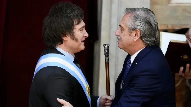 ANSES y Nación Seguros presentaron una denuncia penal en la causa que salpica a Alberto Fernández