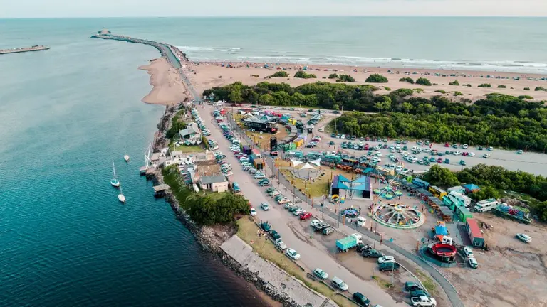 La Costa Atlántica tiene un nuevo paseo gastronómico: se levantó con contenedores en apenas 20 días