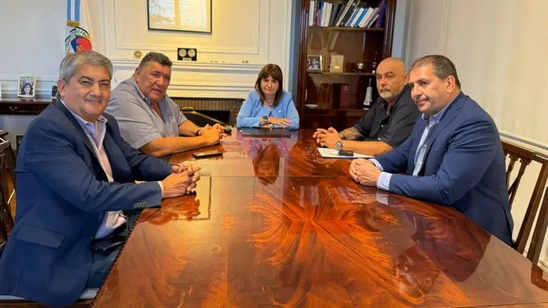 Crímenes de taxistas en Rosario: Bullrich prometió más seguridad y encontrar a los asesinos