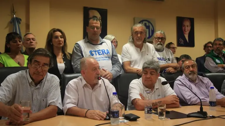 Contra los "recortes", convocan a un paro en todas las universidades públicas del país