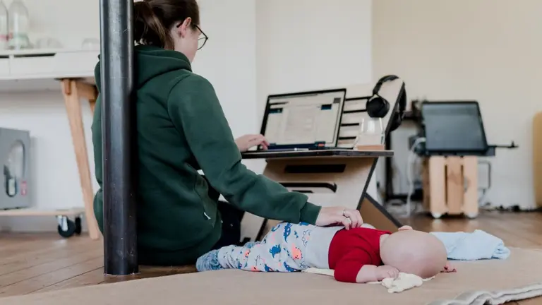 El trabajo no remunerado incluye las tareas domésticas y de cuidado