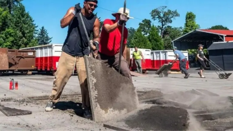 Por qué muchas ciudades están levantando el pavimento de las calles