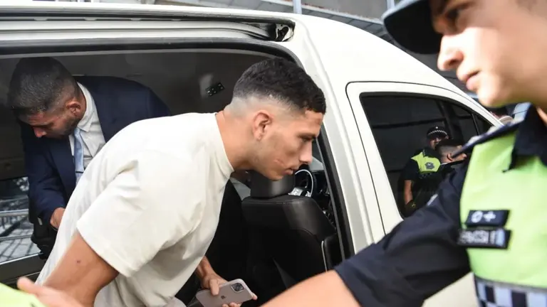 Declararon los jugadores de Vélez acusados de violación: la Justicia debe definir si siguen detenidos