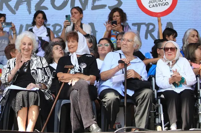 Día de la Memoria: Estela de Carlotto pidió hacer algo para que Javeir Milei "cambie o se vaya rápido"