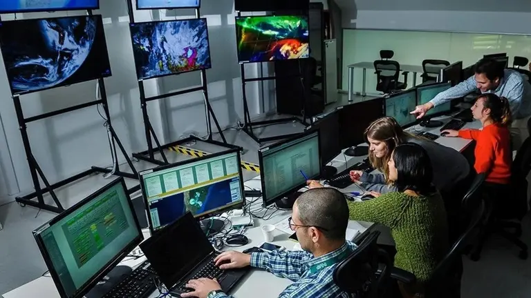 "Apagón informativo": el Servicio Meteorológico interrumpe su actividad por despidos y complica los vuelos