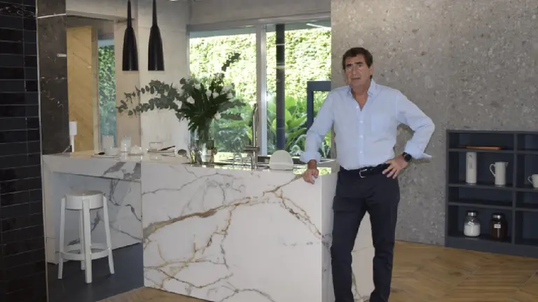 Tras superar la quiebra, este emprendedor hoy es dueño de la importadora de cerámicos más grande de Argentina