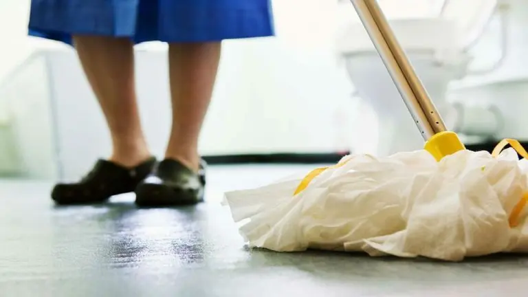 Gobierno oficializó los aumentos de julio y agosto para empleadas domésticas: a cuánto se irá el sueldo básico