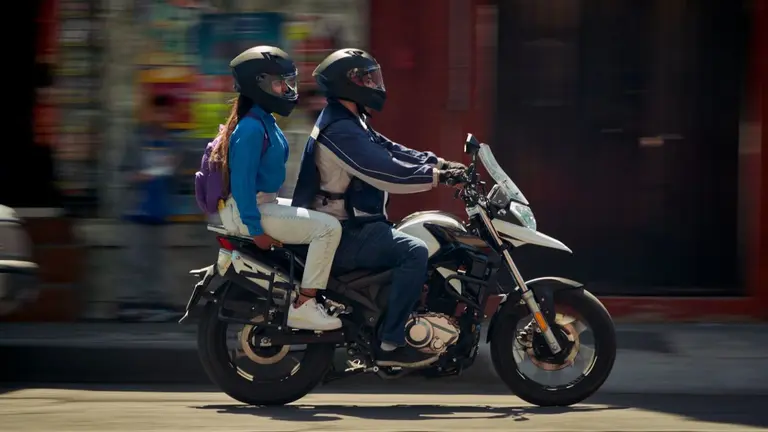 Cuánta plata podés ganar trabajando como chofer de Uber Moto y cuáles son los requisitos