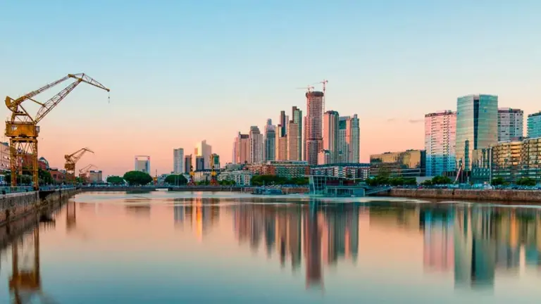 Ponen a la venta el primer edificio público que corta la "motosierra" de Milei