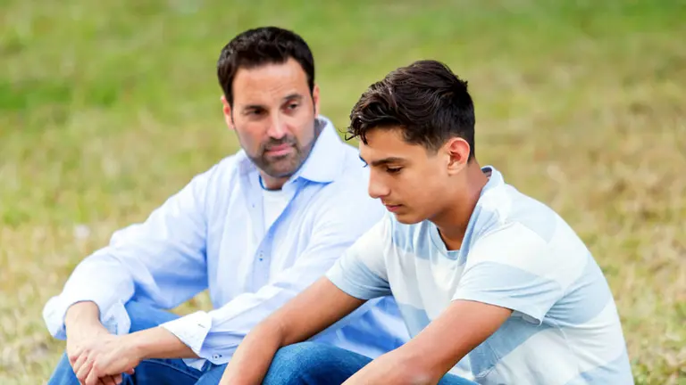 La cuota alimentaria se paga hasta pasada la adolescencia, al alcanzar la mayoría de edad y entrar en la vida adulta