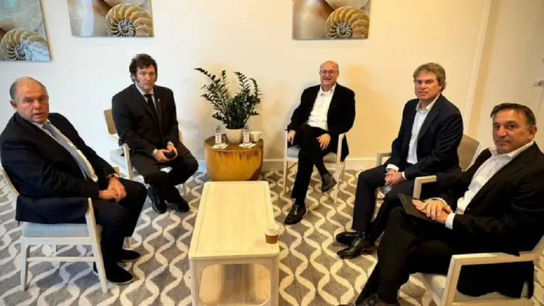 Javier Milei se reunió con el titular del BID en busca de recursos: evaluaron un posible crédito del organismo