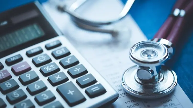 Máxima expectativa tras decisión oficial de bajar cuota de prepaga: qué advierten empresas de salud