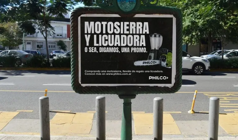 Una empresa de electrodomésticos lanzó campaña con motosierras y licuadoras: para Milei, fue "una genialidad"
