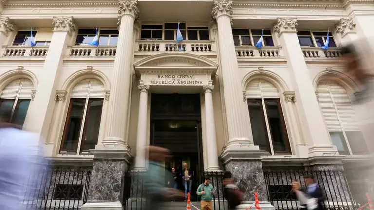 Bancos en pie de guerra: duro reclamo al BCRA